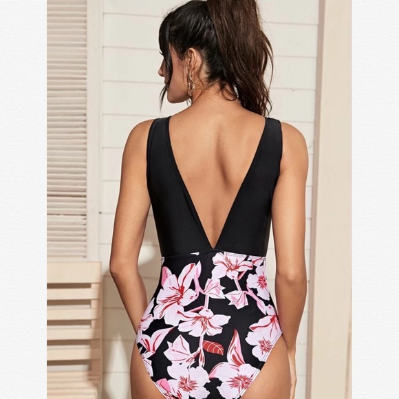 Floral Print Swimsuit - Picture 2 of 6
